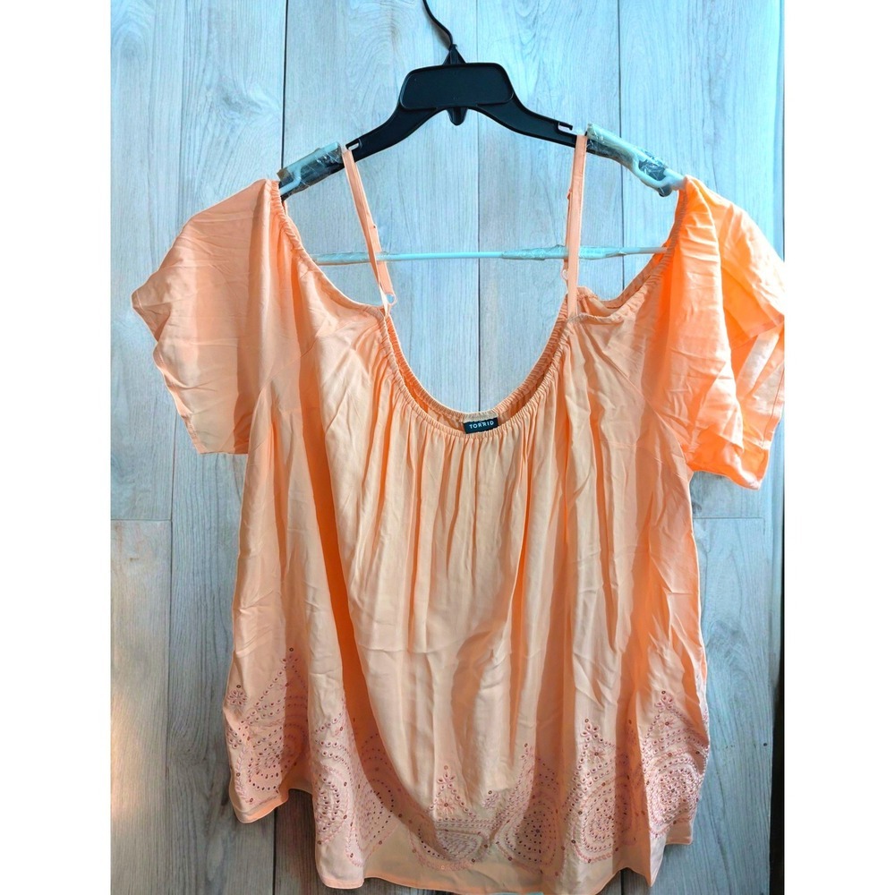 Torrid Plus Size‎ 4 4X Peach Off Shoulder Embroidered Eyelet Blouse Top Sequins